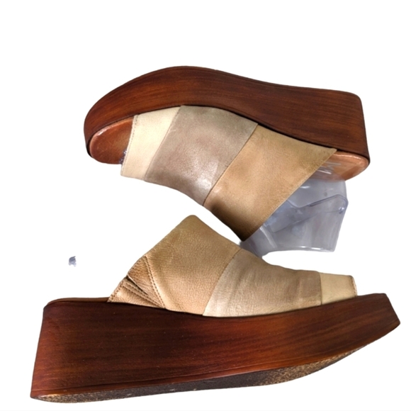 Miz Mooz Gianna Wedge Sandal in Sand. Size 40/(9-9.5) - Picture 3 of 11